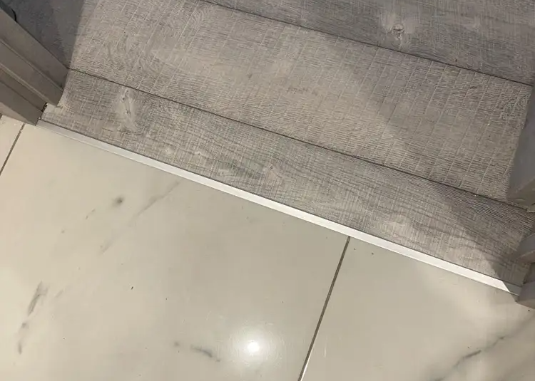 Алюминиевый  профиль ПТ-05  серебро/мат 2,7 м.